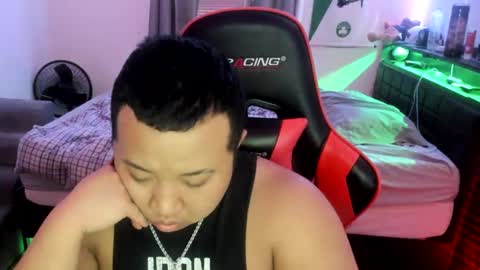 Snapshot of buffsexyman24 chatting on March 10, 10:45 pm buffsexyman24 online show from March 10, 10:45 pm