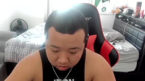 Snapshot of buffsexyman24 chatting on March 11, 6:41 pm buffsexyman24 online show from March 11, 6:41 pm