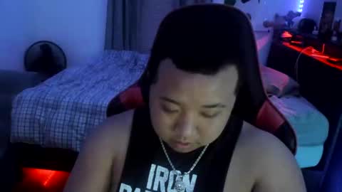 Snapshot of buffsexyman24 chatting on March 12, 12:53 am buffsexyman24 online show from March 12, 12:53 am