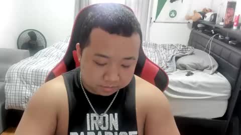 Snapshot of buffsexyman24 chatting on March 12, 7:28 pm buffsexyman24 online show from March 12, 7:28 pm