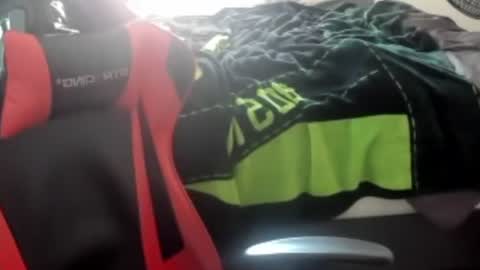 Snapshot of buffsexyman24 chatting on January 13, 4:01 pm buffsexyman24 online show from January 13, 4:01 pm