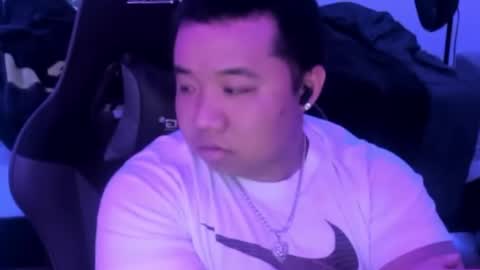 Snapshot of buffsexyman24 chatting on February 8, 3:54 am buffsexyman24 online show from February 8, 3:54 am