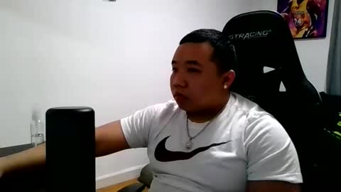 Snapshot of buffsexyman24 chatting on March 5, 3:41 pm buffsexyman24 online show from March 5, 3:41 pm