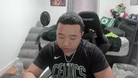 Snapshot of buffsexyman24 chatting on March 7, 2:52 am buffsexyman24 online show from March 7, 2:52 am