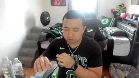 Snapshot of buffsexyman24 chatting on March 7, 4:15 pm buffsexyman24 online show from March 7, 4:15 pm