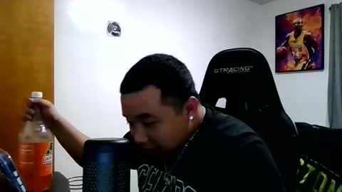 Snapshot of buffsexyman24 chatting on March 8, 2:04 am buffsexyman24 online show from March 8, 2:04 am