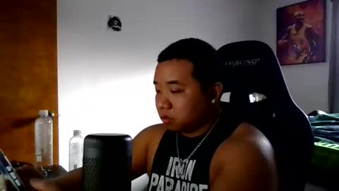 Snapshot of buffsexyman24 chatting on March 21, 9:51 pm buffsexyman24 online show from March 21, 9:51 pm