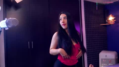 Snapshot of bull_vixen2001 chatting on November 4, 11:53 am Bunny and The Rock online show from November 4, 11:53 am