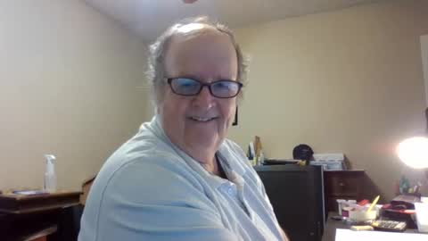 Snapshot of bullfrogg5050 chatting on June 15, 4:42 pm bullfrogg5050 online show from June 15, 4:42 pm