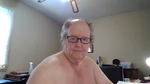 Snapshot of bullfrogg5050 chatting on June 18, 10:36 pm bullfrogg5050 online show from June 18, 10:36 pm