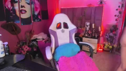Snapshot of bulmasweetyose chatting on April 18, 7:07 pm bulmasweetyose mommy submissive control milf lovense online show from April 18, 7:07 pm