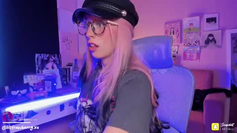 Snapshot of bun_nyx chatting on September 22, 1:18 am online show from September 22, 1:18 am