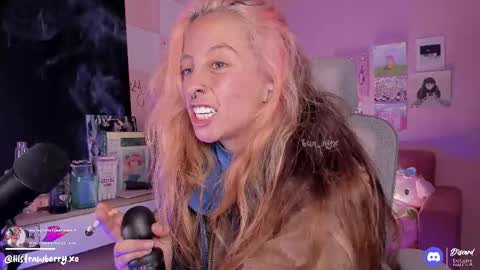 Snapshot of bun_nyx chatting on October 2, 4:30 am online show from October 2, 4:30 am