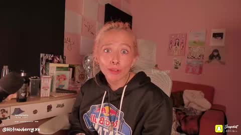 Snapshot of bun_nyx chatting on October 4, 3:04 am online show from October 4, 3:04 am