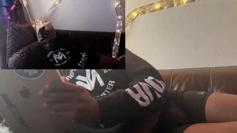 Snapshot of bungalowentertainment chatting on December 16, 5:40 pm Bungalow Entertainment online show from December 16, 5:40 pm