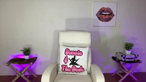 Snapshot of bunnieandthedude chatting on October 27, 5:55 am BUNNIE and THE DUDE TheLebowskis online show from October 27, 5:55 am