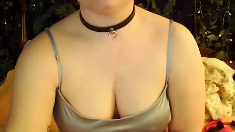 Snapshot of bunnxbabe chatting on April 12, 1:32 am BunnxBabe online show from April 12, 1:32 am