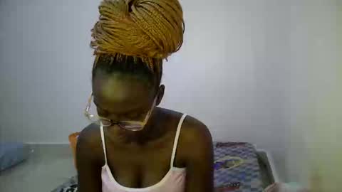Snapshot of bunny_bliss1 chatting on May 12, 11:24 pm bunny_bliss1 online show from May 12, 11:24 pm