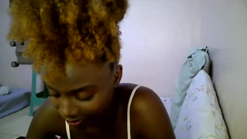 Snapshot of bunny_bliss1 chatting on June 11, 8:29 pm bunny_bliss1 online show from June 11, 8:29 pm