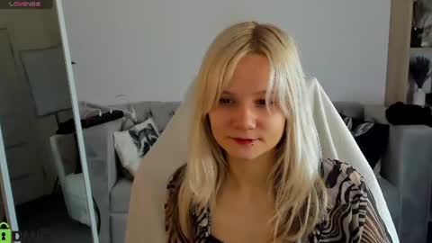 Snapshot of bunny_elsy chatting on June 10, 11:09 am Elsy online show from June 10, 11:09 am
