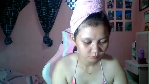 Snapshot of bunny_flower18 chatting on May 29, 9:40 am bunny_flower18 online show from May 29, 9:40 am