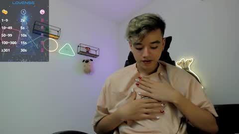 Snapshot of bunny_maxxi chatting on December 7, 3:30 pm bunny online show from December 7, 3:30 pm