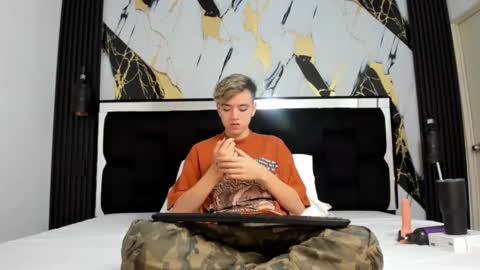 Snapshot of bunny_maxxi chatting on December 12, 12:44 pm bunny online show from December 12, 12:44 pm