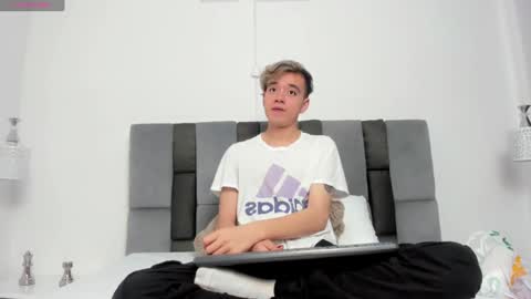 Snapshot of bunny_maxxi chatting on December 14, 7:57 pm bunny online show from December 14, 7:57 pm