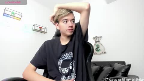 Snapshot of bunny_maxxi chatting on January 3, 12:30 pm bunny online show from January 3, 12:30 pm