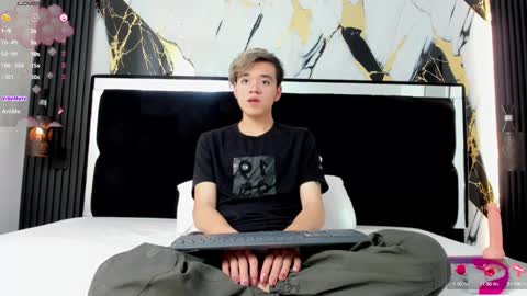 Snapshot of bunny_maxxi chatting on January 19, 4:04 pm bunny online show from January 19, 4:04 pm