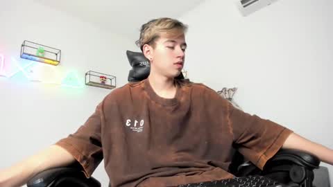 Snapshot of bunny_maxxi chatting on January 21, 12:39 pm bunny online show from January 21, 12:39 pm