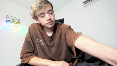 Snapshot of bunny_maxxi chatting on January 21, 3:43 pm bunny online show from January 21, 3:43 pm