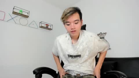 Snapshot of bunny_maxxi chatting on January 28, 12:43 pm bunny online show from January 28, 12:43 pm