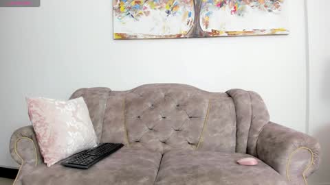 Snapshot of bunny_maxxi chatting on February 1, 3:39 pm bunny online show from February 1, 3:39 pm