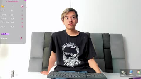 Snapshot of bunny_maxxi chatting on February 2, 12:35 pm bunny online show from February 2, 12:35 pm