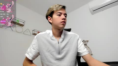 Snapshot of bunny_maxxi chatting on February 4, 12:44 pm bunny online show from February 4, 12:44 pm