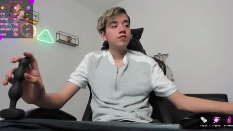 Snapshot of bunny_maxxi chatting on February 4, 3:47 pm bunny online show from February 4, 3:47 pm