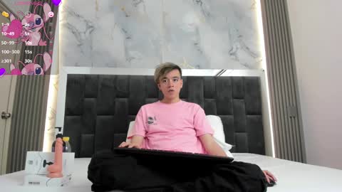 Snapshot of bunny_maxxi chatting on February 9, 3:12 pm bunny online show from February 9, 3:12 pm