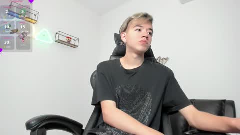 Snapshot of bunny_maxxi chatting on February 10, 12:29 pm bunny online show from February 10, 12:29 pm