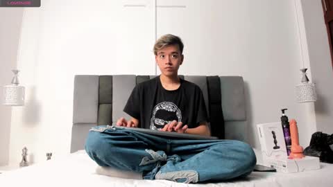 Snapshot of bunny_maxxi chatting on February 19, 12:33 pm bunny online show from February 19, 12:33 pm