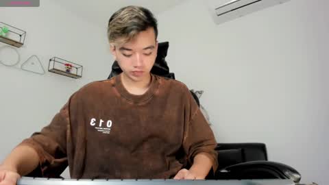 Snapshot of bunny_maxxi chatting on February 24, 12:26 pm bunny online show from February 24, 12:26 pm