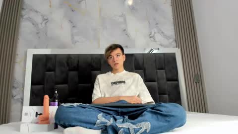 Snapshot of bunny_maxxi chatting on March 1, 2:02 pm bunny online show from March 1, 2:02 pm