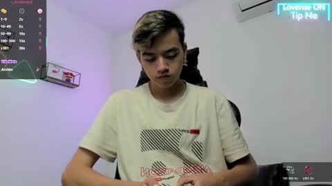 Snapshot of bunny_maxxi chatting on March 3, 12:16 pm bunny online show from March 3, 12:16 pm