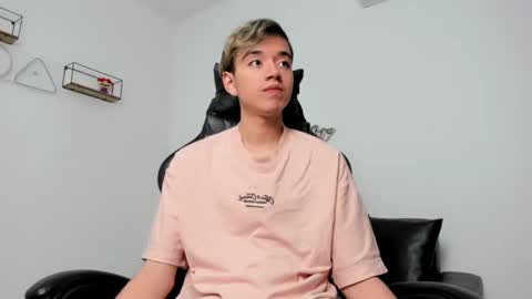 Snapshot of bunny_maxxi chatting on March 10, 12:26 pm bunny online show from March 10, 12:26 pm