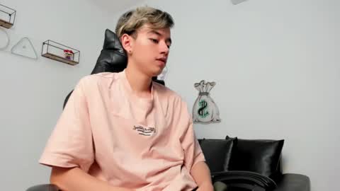 Snapshot of bunny_maxxi chatting on March 10, 3:30 pm bunny online show from March 10, 3:30 pm