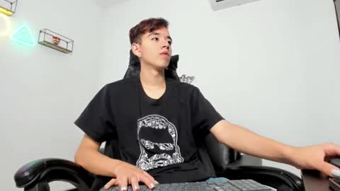 Snapshot of bunny_maxxi chatting on November 3, 12:28 pm bunny online show from November 3, 12:28 pm