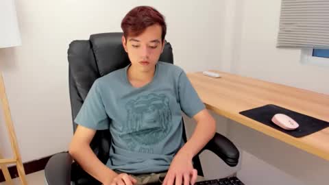 Snapshot of bunny_maxxi chatting on December 4, 1:20 pm bunny online show from December 4, 1:20 pm