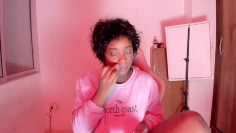 Snapshot of bunny_secrets chatting on May 29, 11:47 pm Isa online show from May 29, 11:47 pm