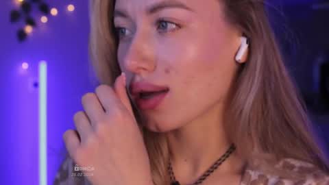 Snapshot of bunny_tsukino chatting on February 26, 3:27 am B U N N Y online show from February 26, 3:27 am