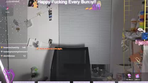 Snapshot of bunnycheekz chatting on December 9, 10:30 pm Tokki bunny online show from December 9, 10:30 pm